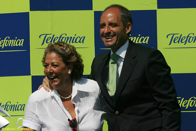 Франциско Кампс (справа) и бывшая мэр Валенсии Рита Барбера на подиме Гран При Европы, 2008 год