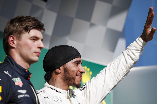 Льюис Хэмилтон и Макс Ферстаппен на подиуме Гран При Венгрии