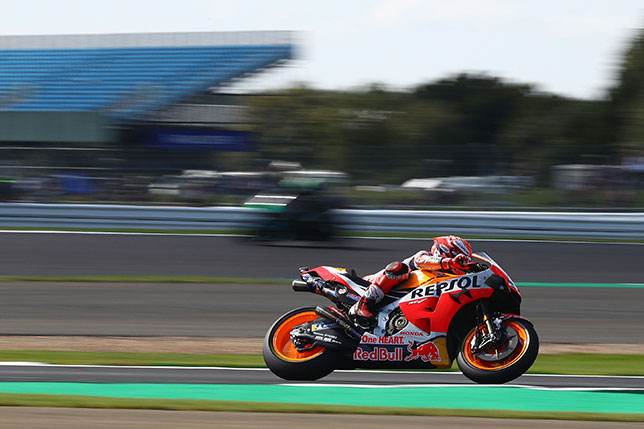 Марк Маркес на тренировках в Сильверстоуне