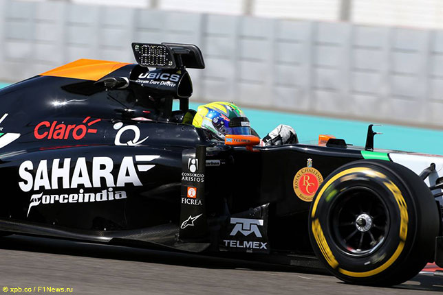 Дисплей InfoWing на машине Force India на тестах в Абу-Даби, 2014 год