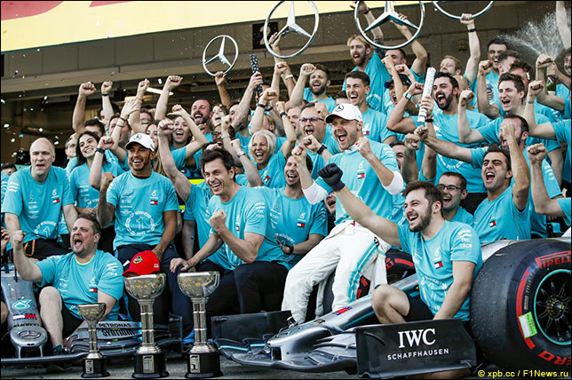 В Mercedes празднуют досрочную победу в Кубке конструкторов