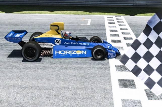 Хуан-Пабло Монтойя первым пересекает линию финиша на виртуальной трассе в Сепанге