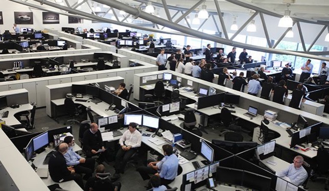 На базе компании Mercedes High Performance Powertrains в Бриксурте работает 650 инженеров-мотористов