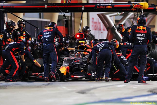 Пит-стоп Алекса Элбона