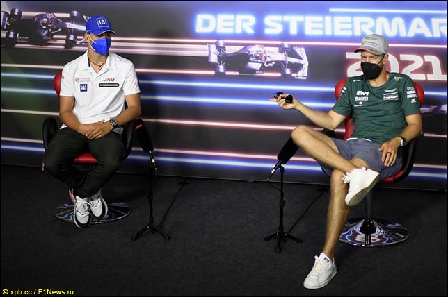 Мик Шумахер (Haas) и Себастьян Феттель (Aston Martin)