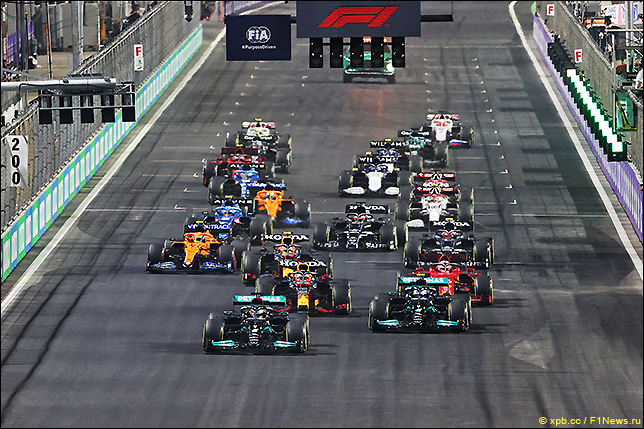 Старт Гран При Саудовской Аравии 2021