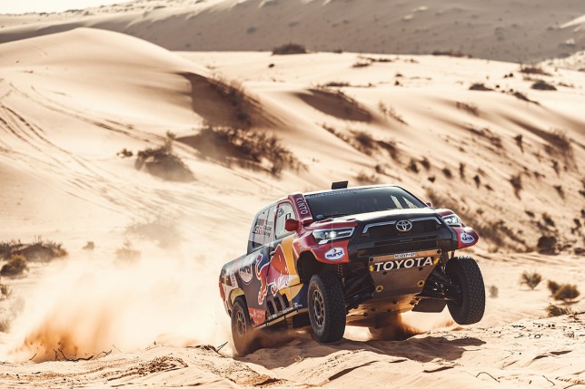 Нассер Аль-Аттия на трассе пролога ралли-рейда Дакар, фото пресс-службы Toyota