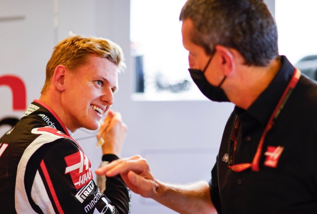 Мик Шумахер и Гюнтер Штайнер, фото пресс-службы Haas F1