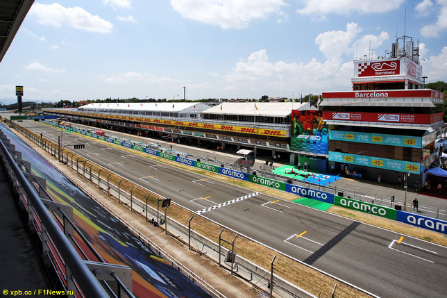Панорама стартовой решётки в Барселоне