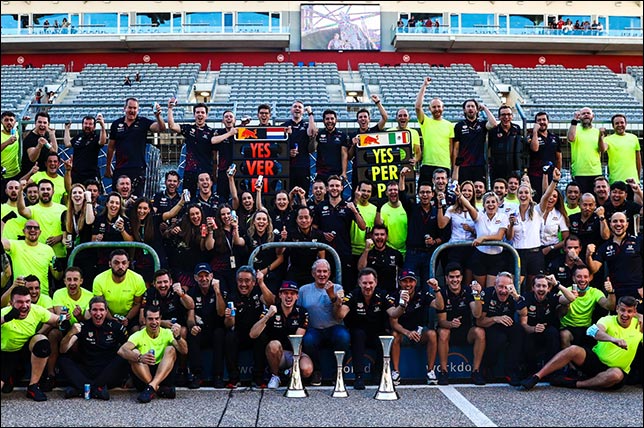 В Red Bull Racing празднуют двойной подиум