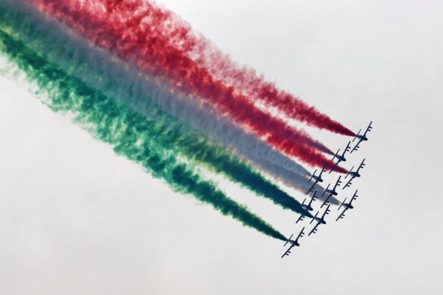 Выступление пилотажной группы Frecce Tricolore перед стартом прошлогодней гонки в Имоле, фото XPB