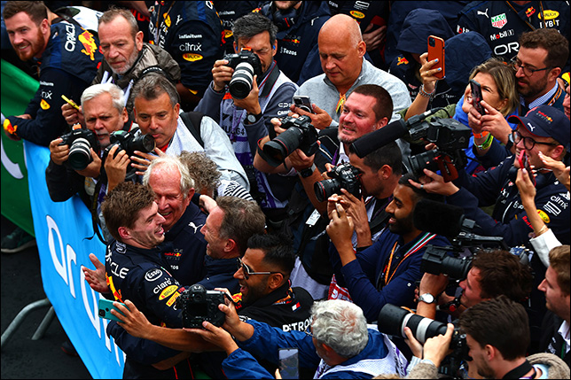 В Red Bull Racing празднуют победу Макса Ферстаппена. Фото: redbullcontentpool