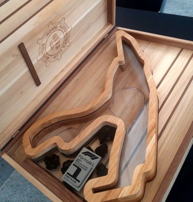 Кубок за победу в Гран При Бельгии 2022 года, фото из социальных сетей