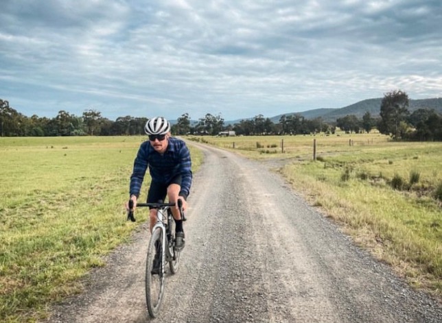 Валттери Боттас на велотренировке в Австралии, фото из социальных сетей