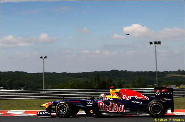 Себастьян Феттель за рулём RB7 в 2011-м