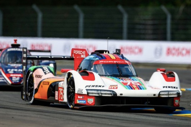 Экипаж Фелипе Насра и его Porsche на трассе в Ле-Мане, фото Porsche Motorsport