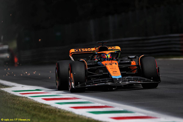 Оскар Пиастри за рулём McLaren MCL60 на тренировках в Монце