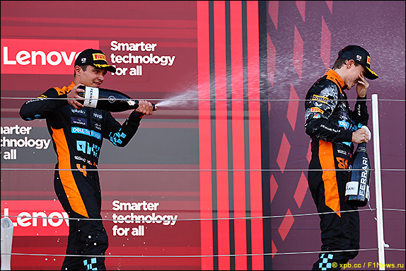 Подиум Гран При Японии 2023. Ландо Норрис и Оскар Пиастри. 