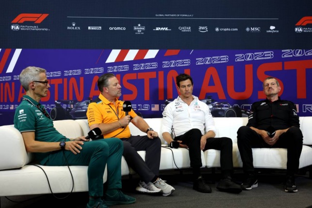 Майк Крак, Зак Браун, Тото Вольфф и Гюнтер Штайнер на пресс-конференции FIA, фото XPB