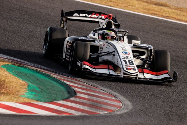 Тео Пуршер на трассе в Сузуке за рулём машины Super Formula, фото из социальных сетей