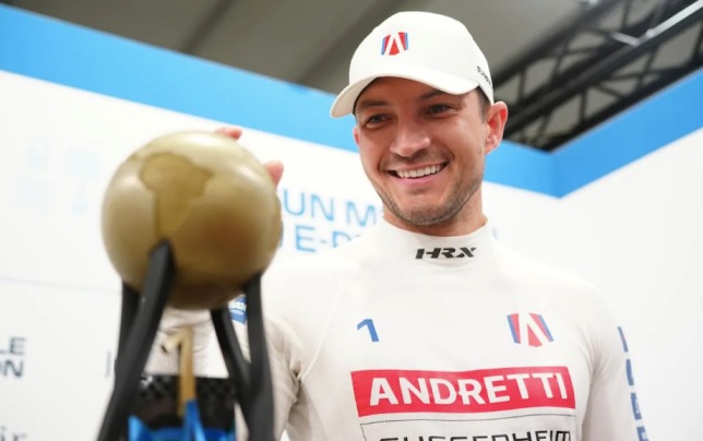 В воскресенье в Берлине Джей Деннис получил приз за поул, фото Формулы E