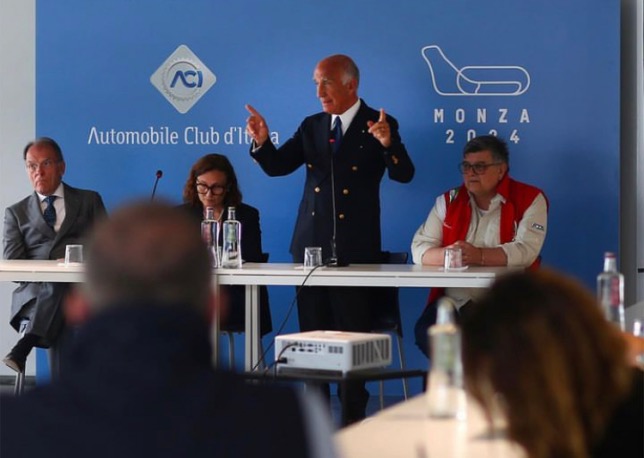 Анджело Стикки Дамиани выступает перед прессой в Монце, фото пресс-службы автодрома