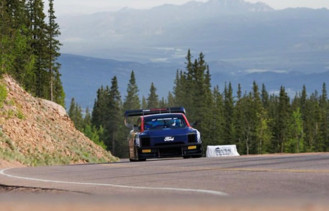 Роман Дюма на трассе на горе Пайкс-Пик, фото из социальных сетей