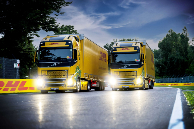Тягачи DHL, работающие на биотопливе, фото Формулы 1