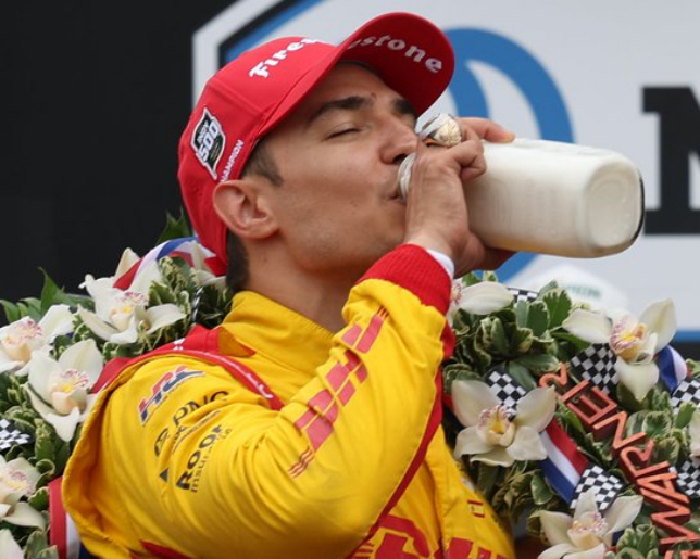 Алекс Палоу после победного финиша в Indy 500, фото пресс-службы IndyCar