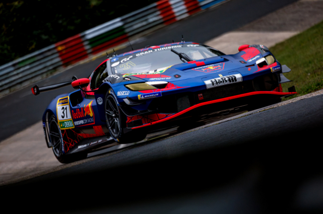 Макс Ферстаппени за рулём Ferrari на Северное петле, фото из социальных сетей