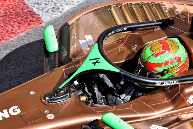 Кин Шилдс за рулём машины команды AIX Racing, фото XPB