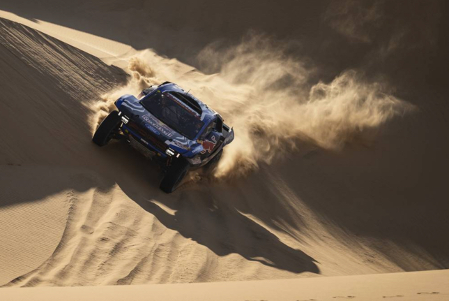 Нани Рома штурмует дюны на своём Ford Raptor, фото пресс-службы Дакара