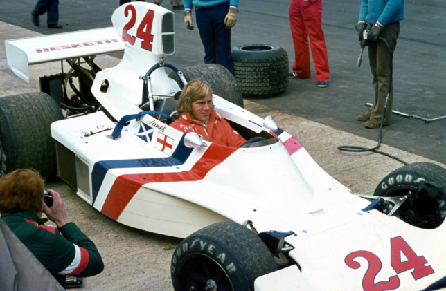 Джеймс Хант за рулём Hesketh 308, фото Hesketh Racing