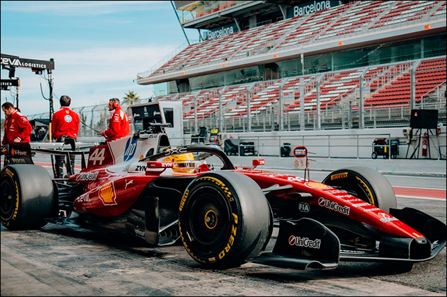 Льюис Хэмилтон показал лучшее время на тестах в Барселоне