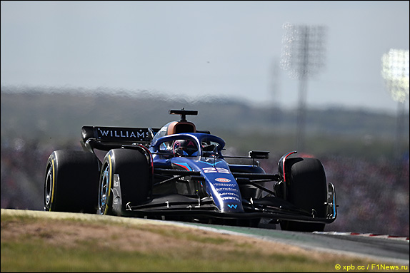 Алекс Элбон