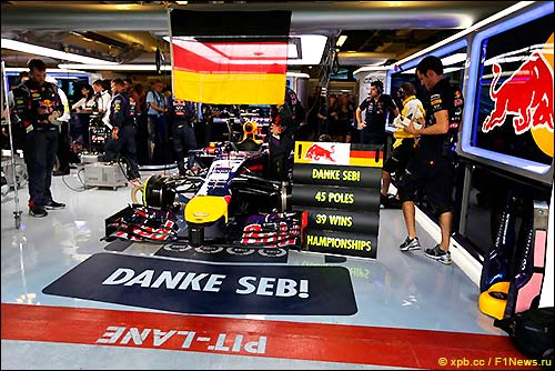 Команда Red Bull благодарит Себастьяна Феттеля