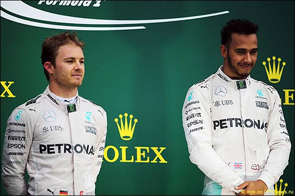 Подиум Гран При Бразилии 2016. Нико Росберг и Льюис Хэмилтон