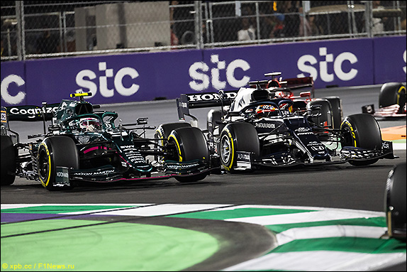 Себастьян Феттель и Юки Цунода