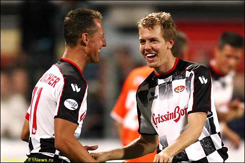 Михаэль Шумахер и Себастьян Феттель - футболисты