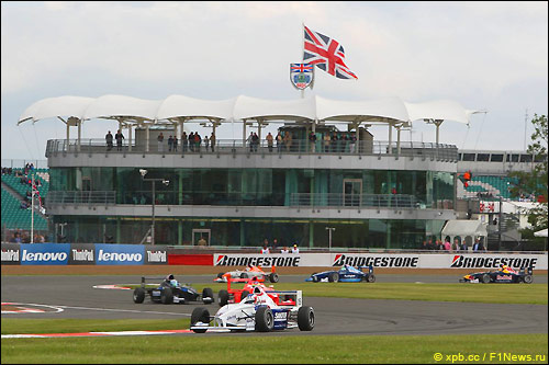 Гонка Формулы BMW в Сильверстоуне