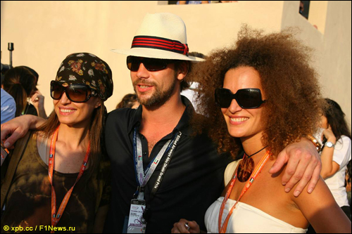 Джей Кей в паддоке Яс Марины