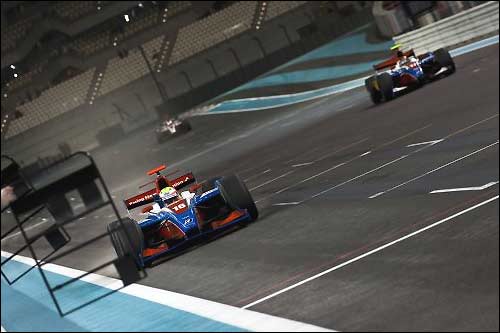 Финиш первой гонки в Абу-Даби