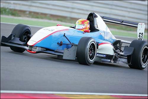 Максим Зимин за рулем машины Формулы Renault 2.0