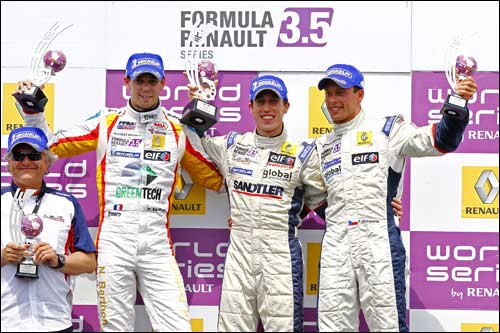 Натанаэль Бертон, Эстебан Геррьери и Филип Салакварда (слева направо) на призовом подиуме