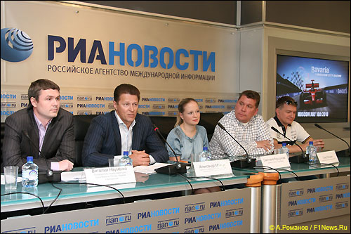 Пресс-конференция, посвященная предстоящему гоночному шоу