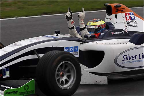 Дин Стоунман празднует победу