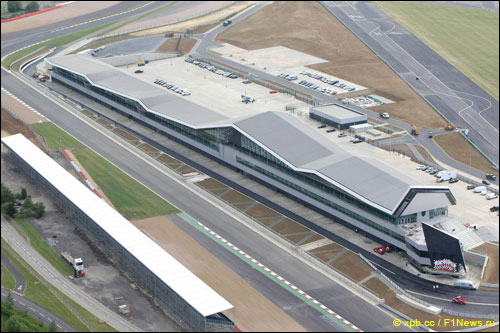 Новый комплекс боксов автодрома Сильверстоун