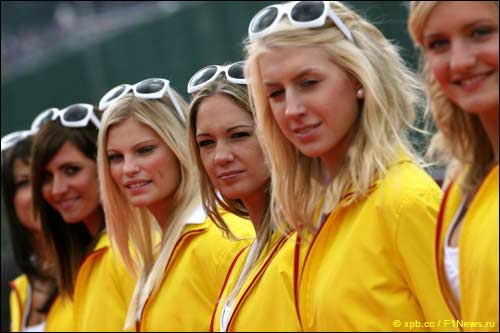 Девушки на стартовом поле