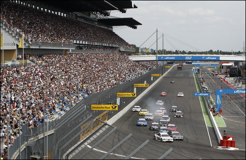 В Германии гонки DTM собирает полные трибуны