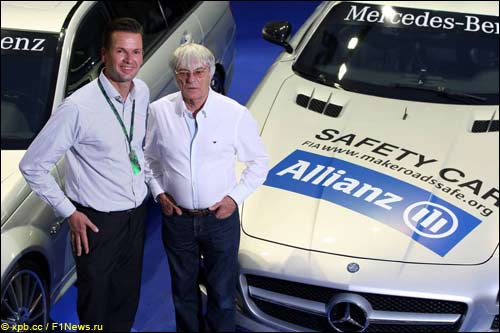 Глава департамента маркетинга Allianz Кристиан Дойрингер и Берни Экклстоун